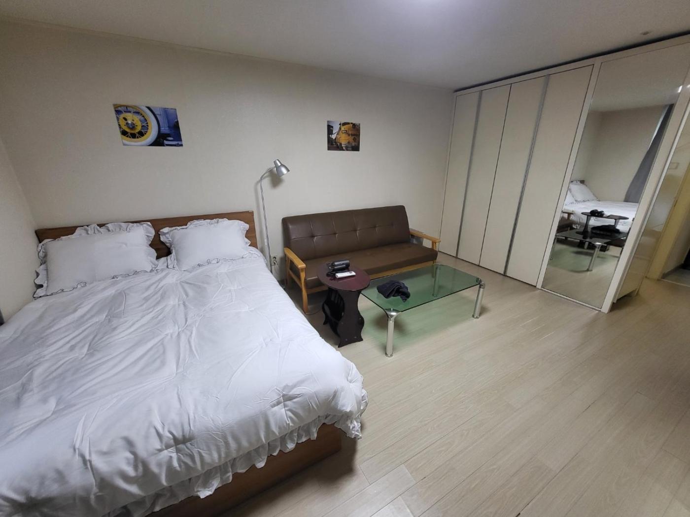 Apartment #perfect In Gangnam, Just 3 Minutes From Gangnam , 8 Minutes From Yeoksam Station